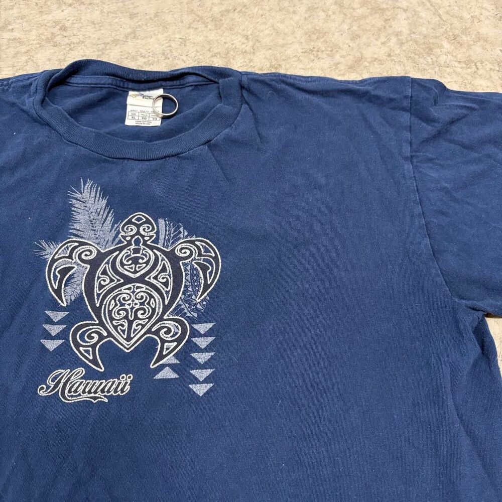 American-vintage Men's Navy and Blue T-shirt